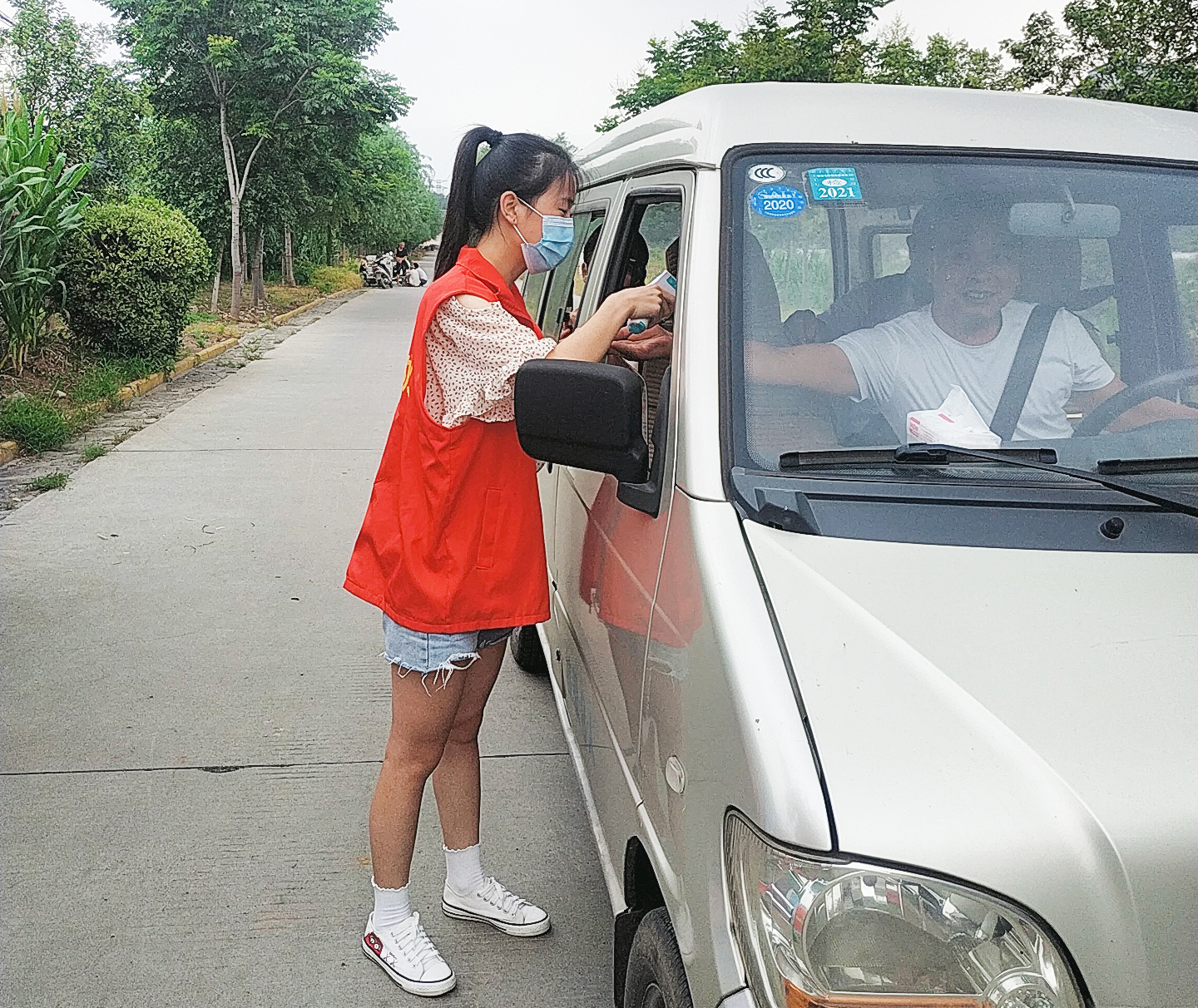 3.宋林怡同学参与安阳林州市陵阳镇沙蒋村疫情防控志愿服务活动.jpg